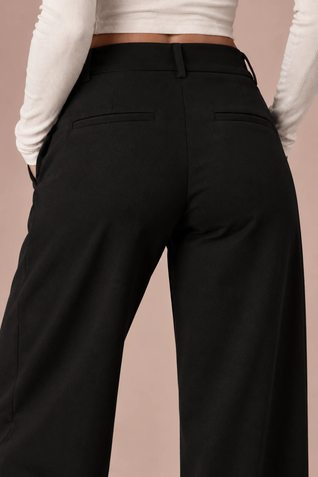 Back view of the NOVYA pants with pockets